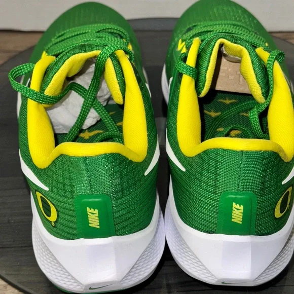 Nike Zoom Pegasus 39 Oregon Ducks Green Yellow DR1970-300 Men's Size 8.5 New